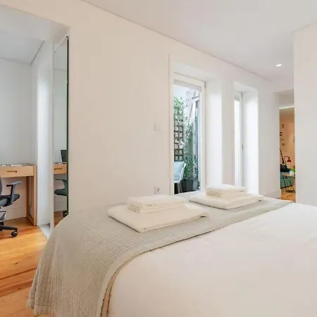 Center Lello And Clerigos 5min Walk With Free Parking Porto